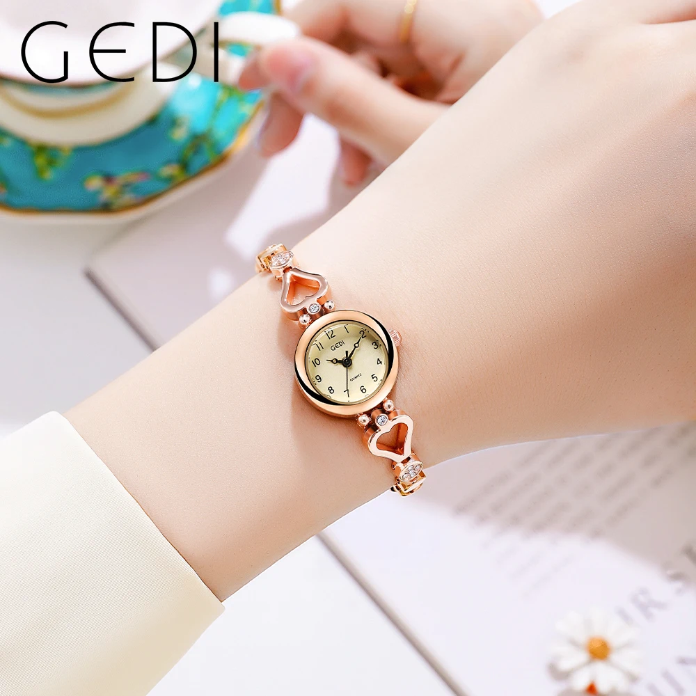 Luxury White Ultra-thin Women Jewelry Watches Alloy Heart Shaped Band 30m Water Resistance Ladies Quartz Bracelet Watch Clock