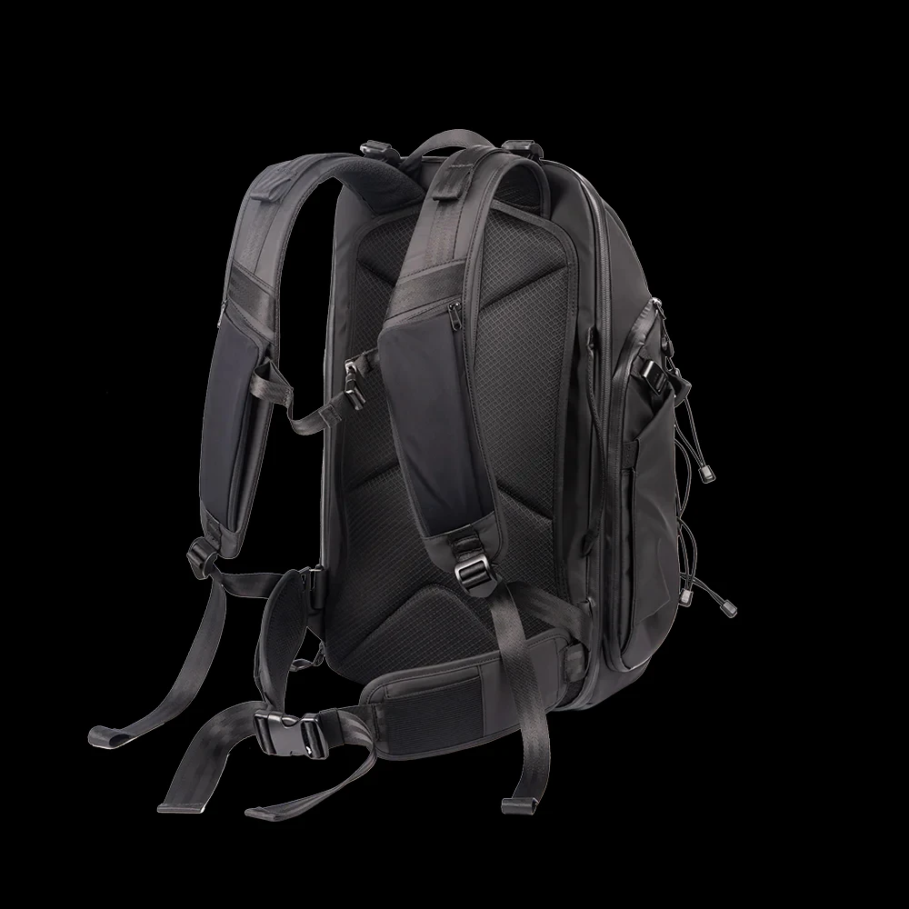 Sac de Transport 35L avec Module LED porté en bandoulière, montrant son volume adapté aux déplacements professionnels.