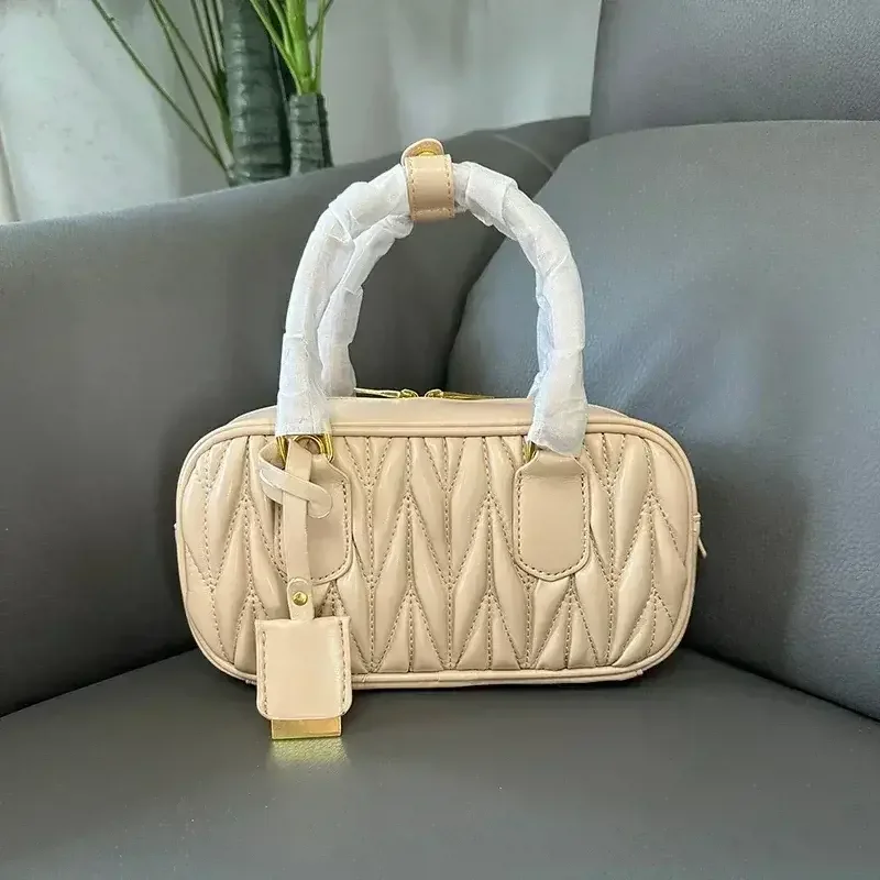 여성용 핸드백 금속 각인 숄더백, PU 순가죽 단색, 대용량 패션 플리츠 백, 브랜드 디자인 