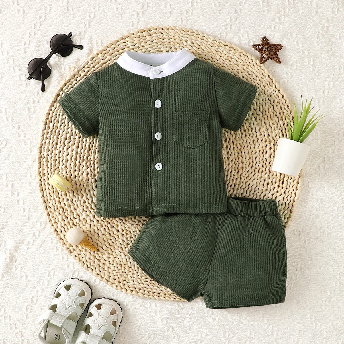 남아용 카키 세트 스몰 스탠딩 칼라, 브레스트 반팔 티셔츠, 상의 + 반바지, 패션 2 종 세트