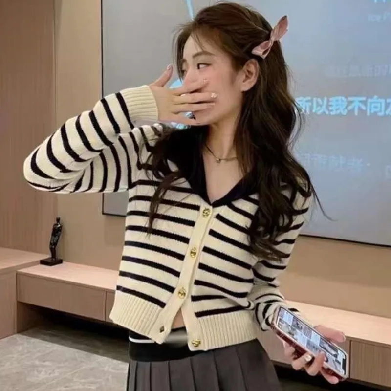 

Новая модная женская рубашка с длинным рукавом, V-образным вырезом, Лоскутная облегающая однобортная Повседневная Дамская рубашка в японском и корейском стиле для отдыха