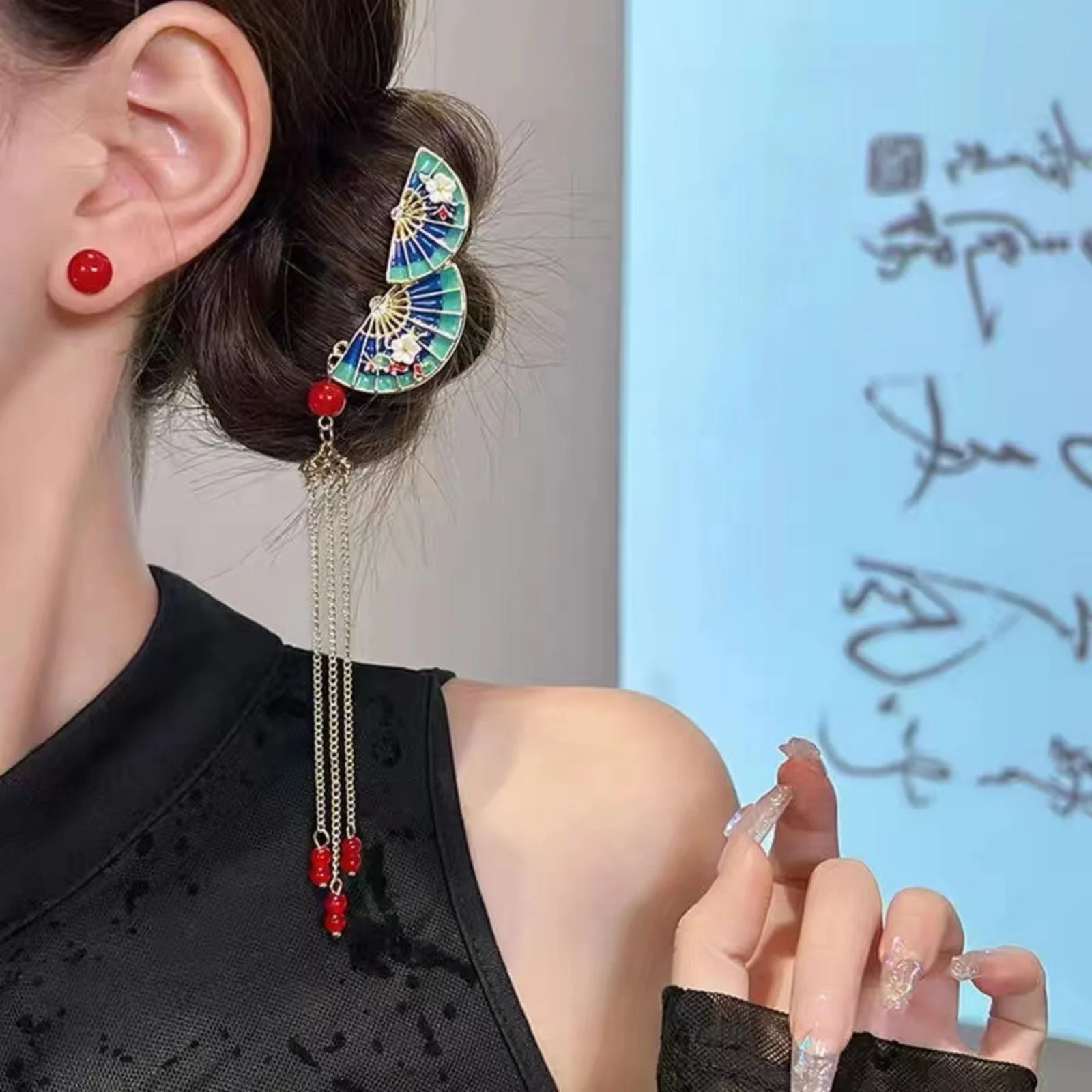 1PC Chinese Style Fan - Shaped Hair Clip with Tassel, Retro Enamel Hair Accessory for WomenElegant Hairpin for Traditional