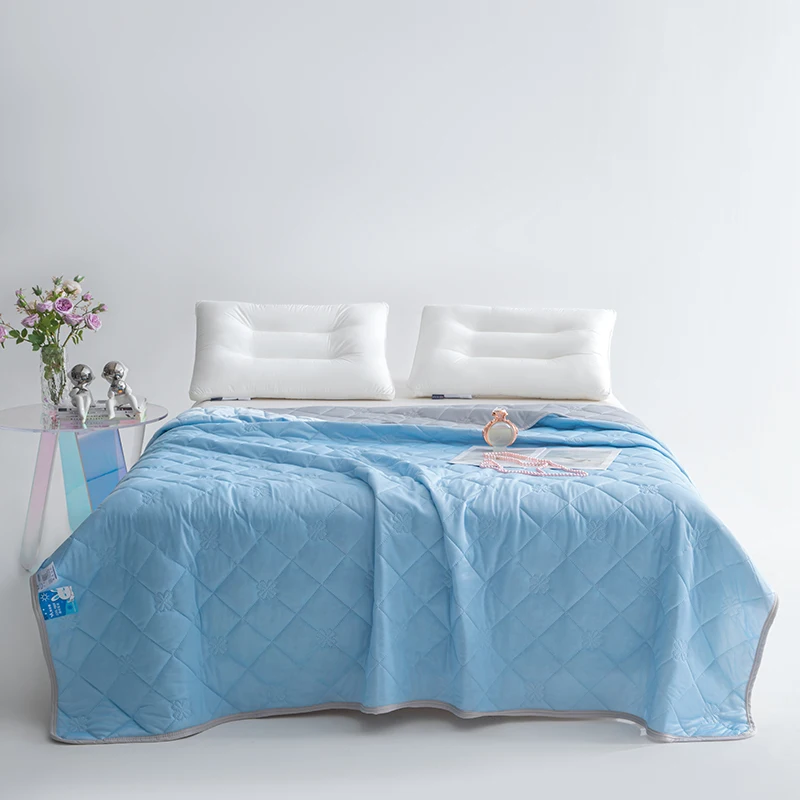 Summer cool dual color quilting machine washable summer quilt Lazy Bed Blanket Comfortable and Soft thin summer quilt
