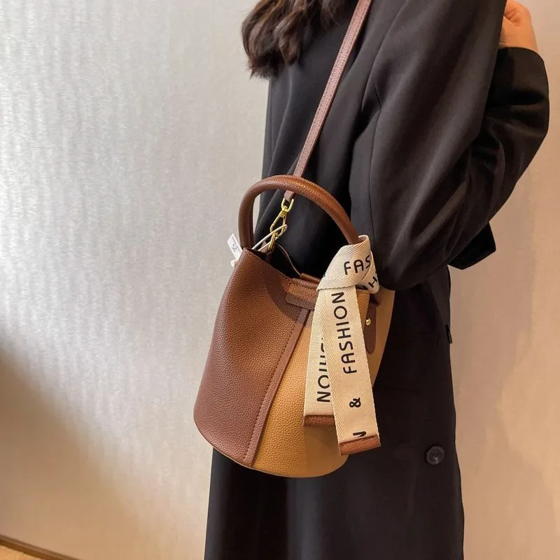 

2024 New Retro Niche Portable Bucket Bag Temperament Bag Advanced Texture Commuter Shoulder Crossbody Bags