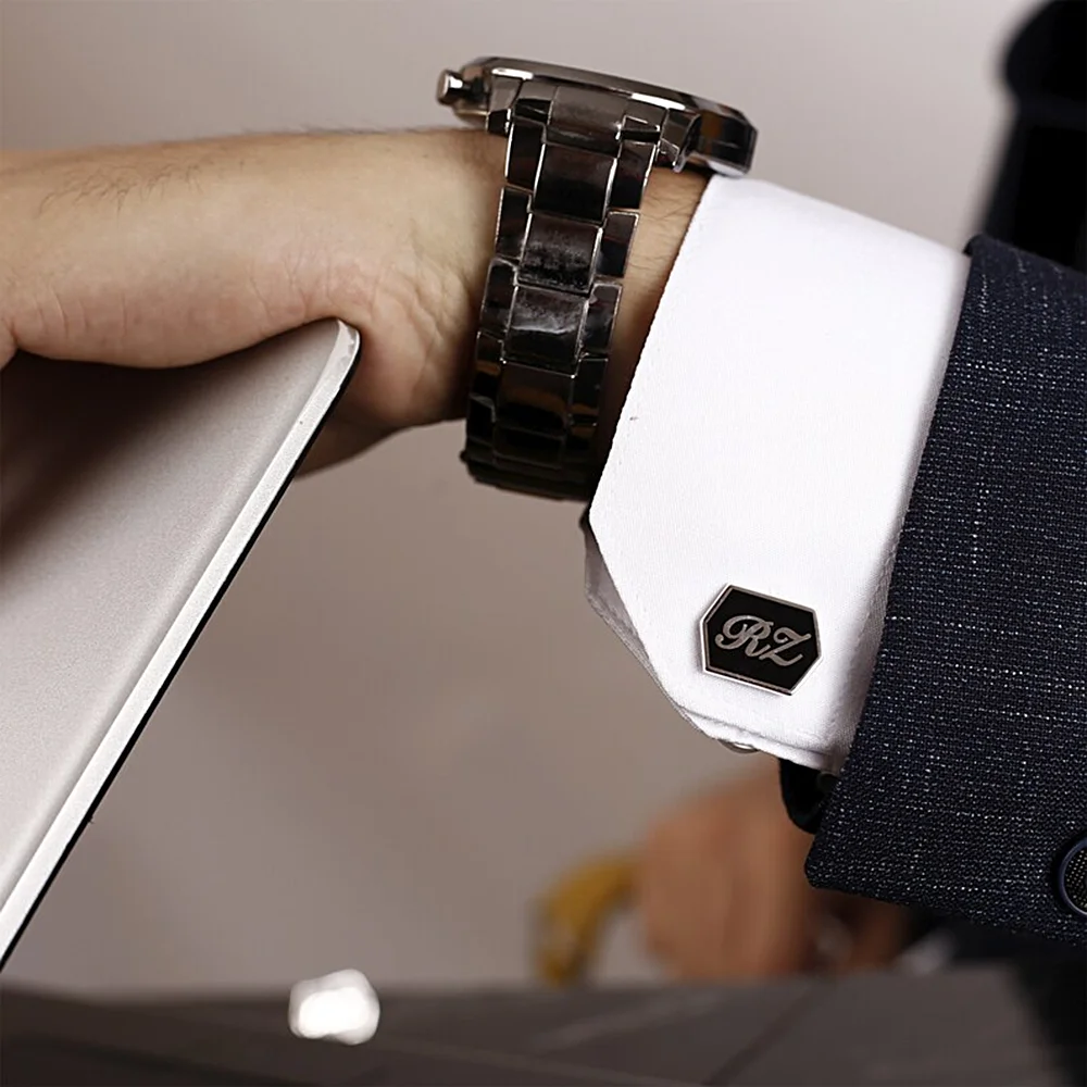 Рисунок 4 - Индивидуальные запонки с именем для мужчин