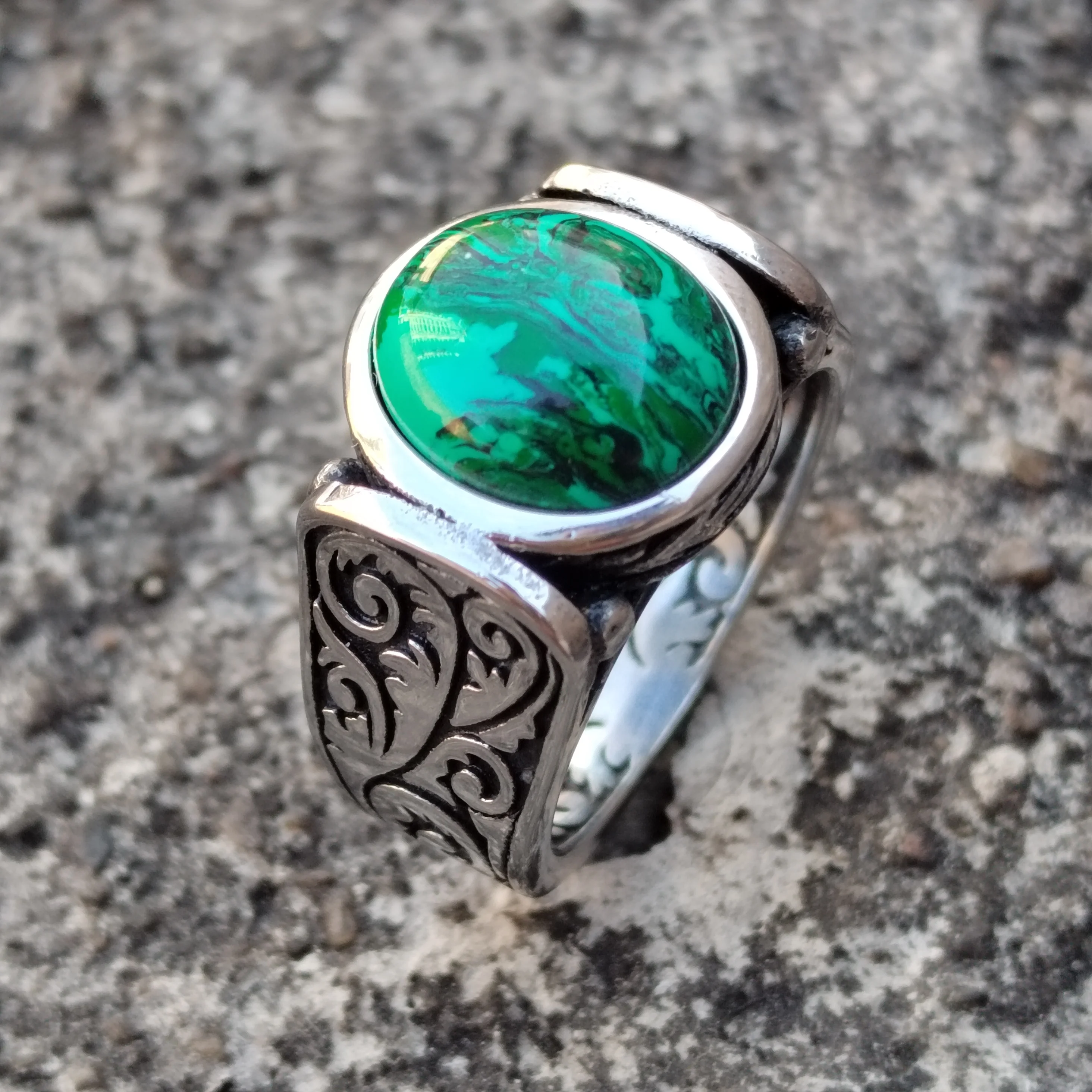 

Genuine Malachite Ring Vintage Gothic Natural Gemstone Jewelry 316L Stainless Steel Rings for Men Women Boyfriend Birthday Gift