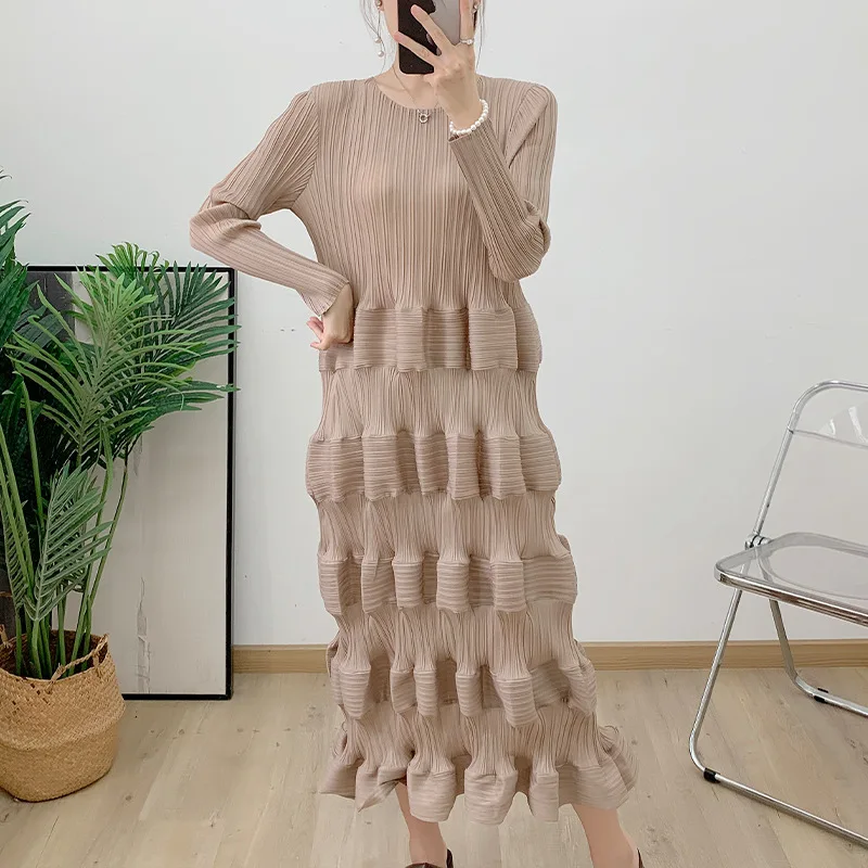 

Милое плиссированное платье миди милое платье миди с длинным рукавом