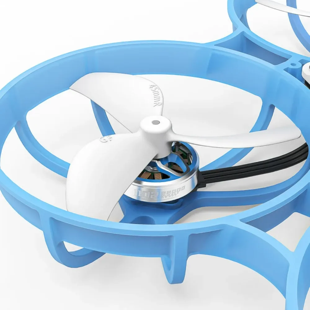 Drone FPV Meteor75 Pro ELRS 2.4G en vol, montrant sa stabilité et sa maniabilité en course.