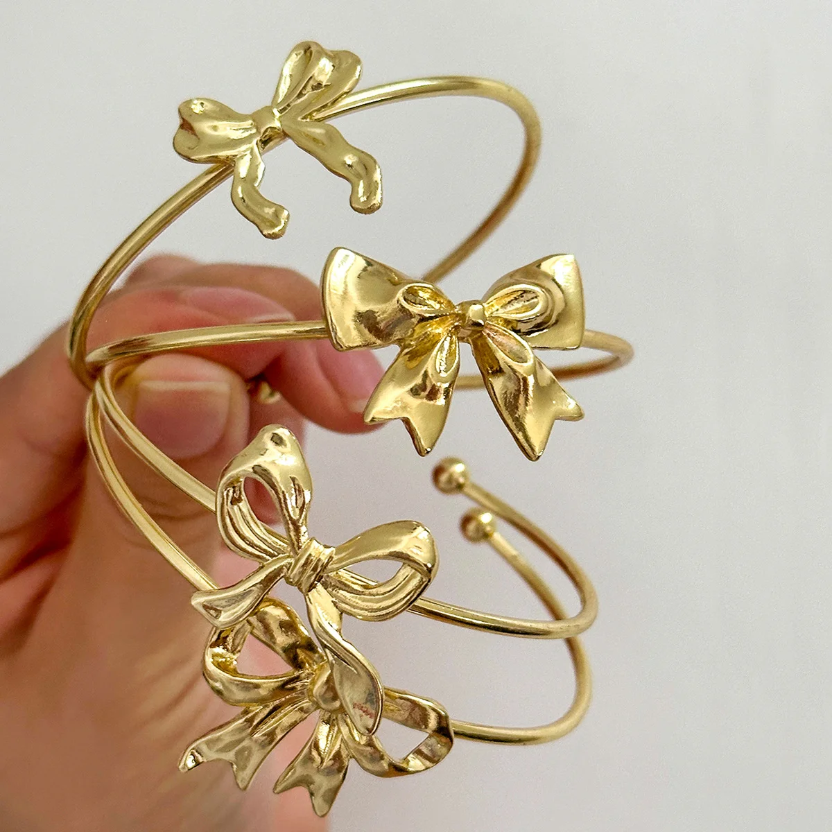 2pcs Gold Color Flower Bowknot Open Cuff Bangle Set For Women European & American Minimalistic Elegant Design Bracelet Jewelry