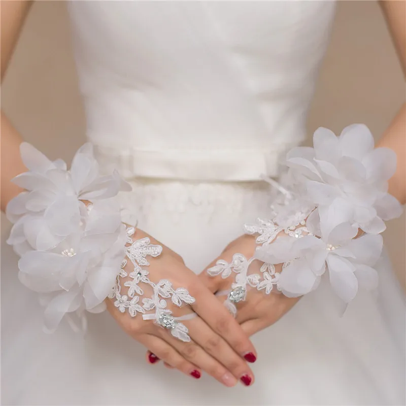 

Lace Appliques Short Wrist Length Gloves For bride Fingerless Wedding Accessories Crystal Flowers Red White Bridal Gloves