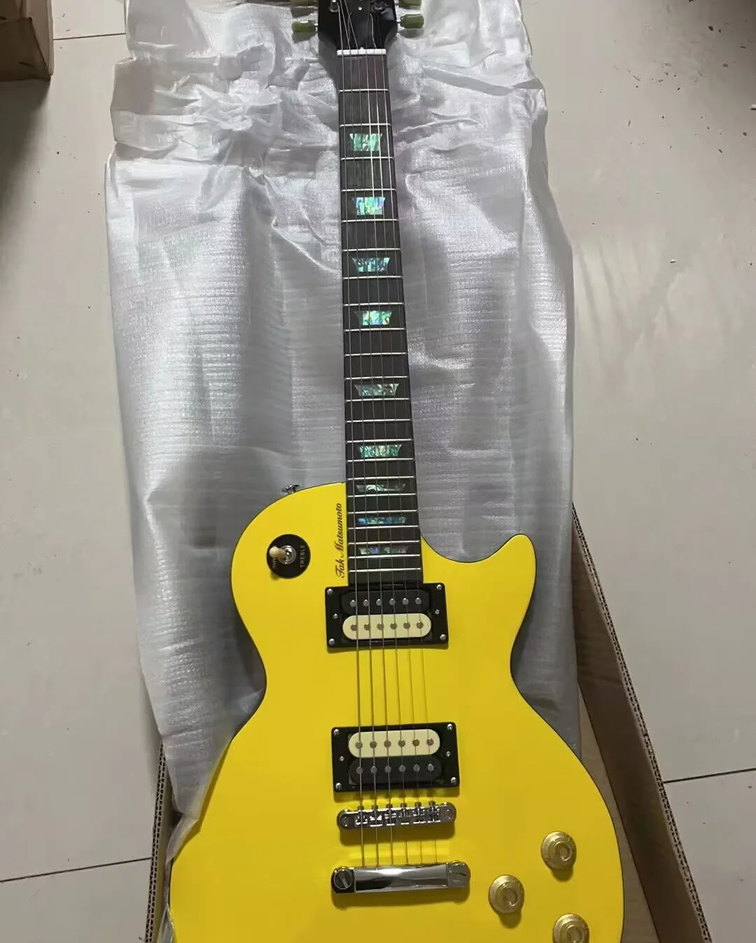 

Send in 5 days Flame Maple Top Les Standard LP Paul Electric Guitar in stock HFDHBNGFD