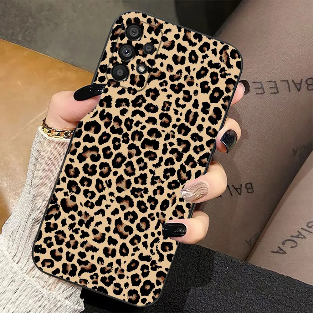 Chic Leopard Print Phone Case
