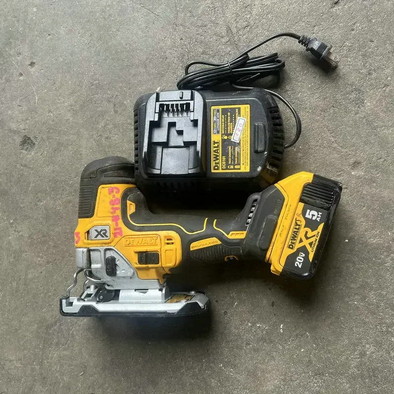 

DeWalt DCS335 18v XR Cordless Brushless Jigsaw DCS335-5.0Ah-DCB101 SECOND HAND