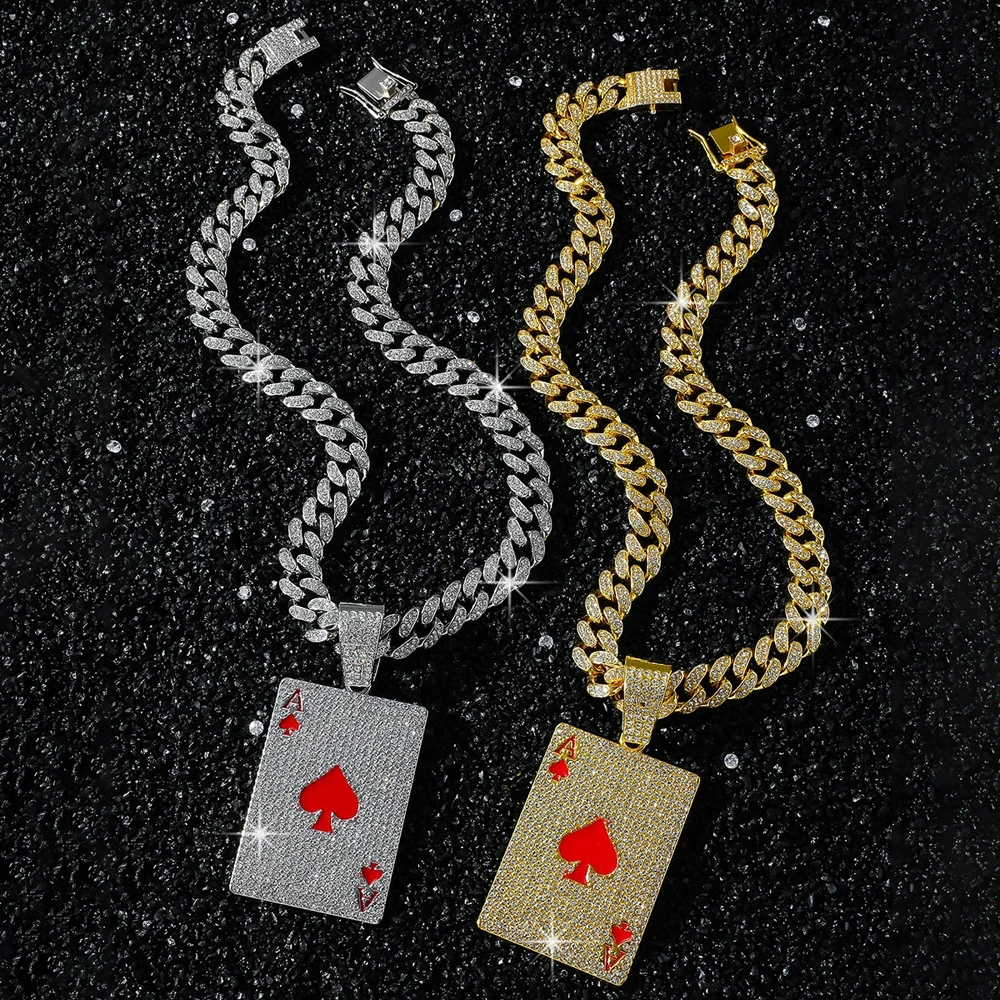 Necklace chain detail