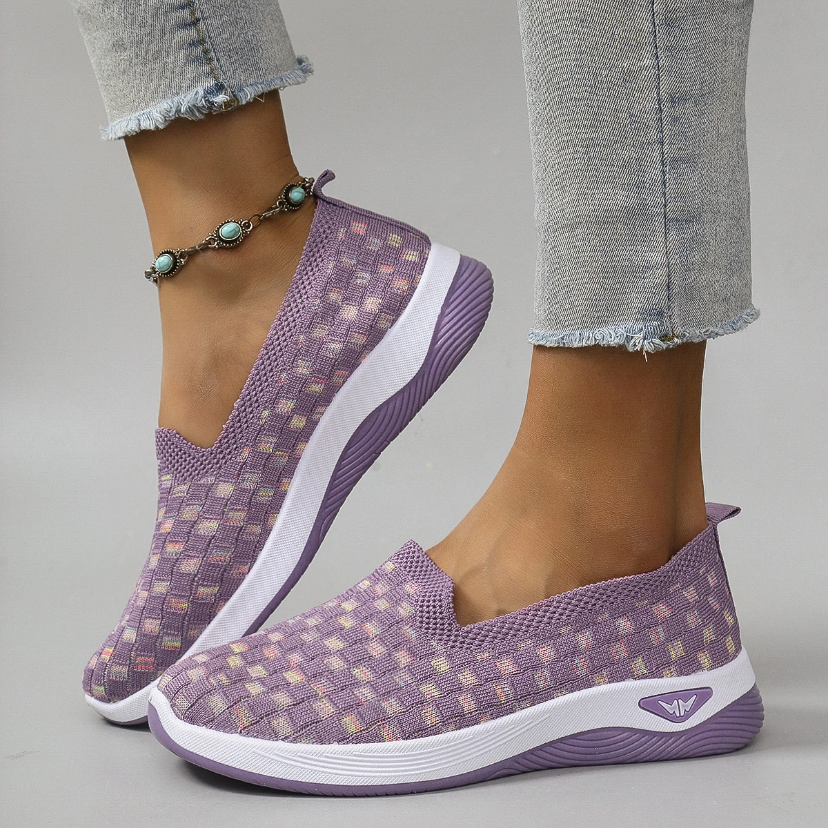 أحذية بسيطة بألوان مكعبات