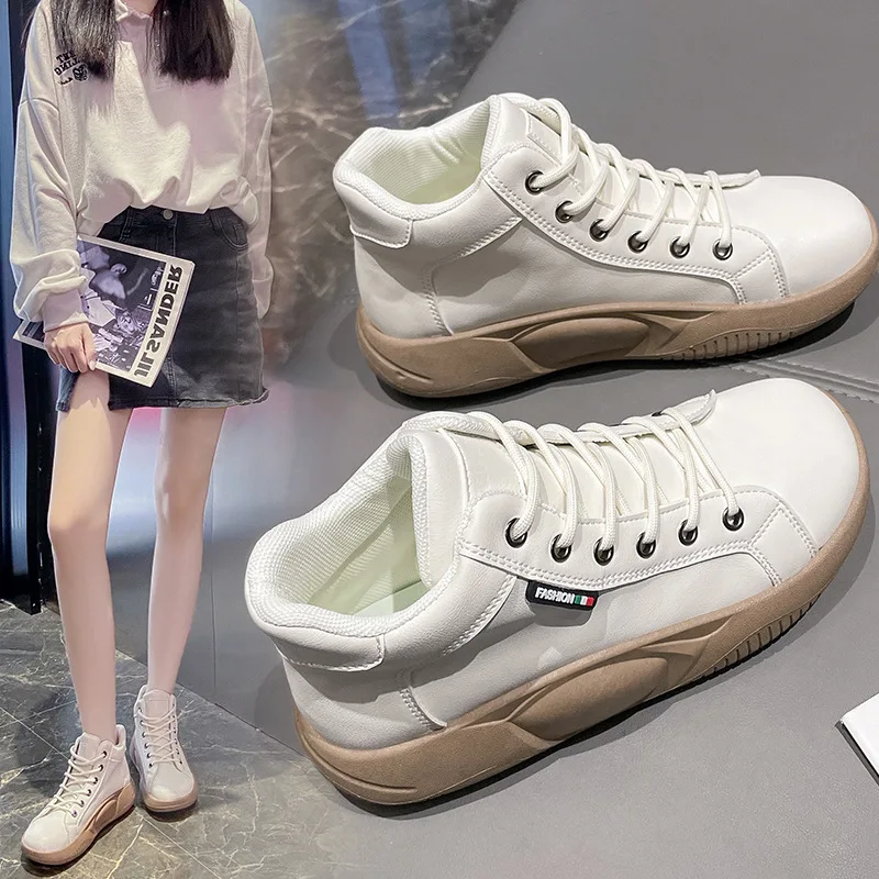 

2023 Autumn New Thick Sole Shake Versatile Fashion Bread High Top Small White Casual Women's women's vulcanize shoes