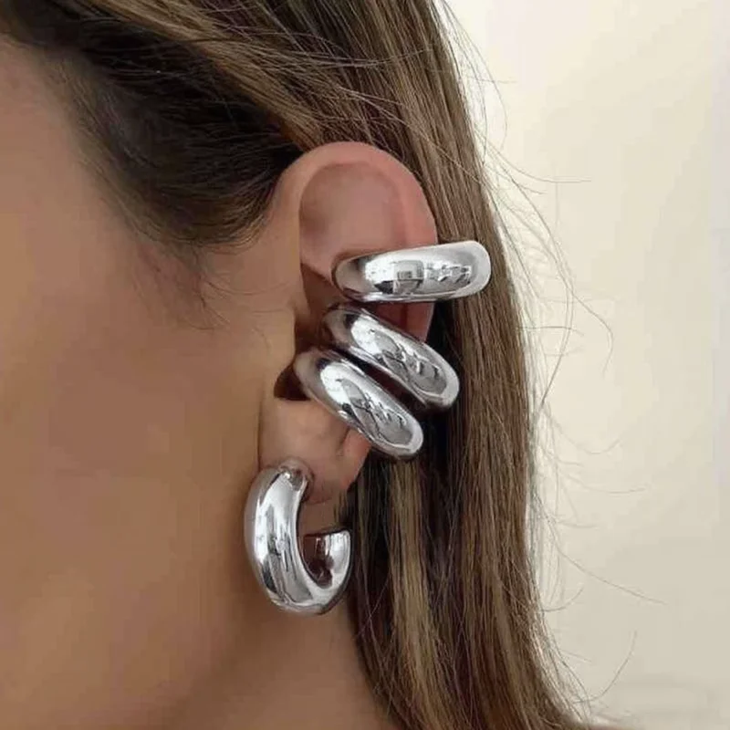 Aretes acrílicos forma C dorados y plateados
