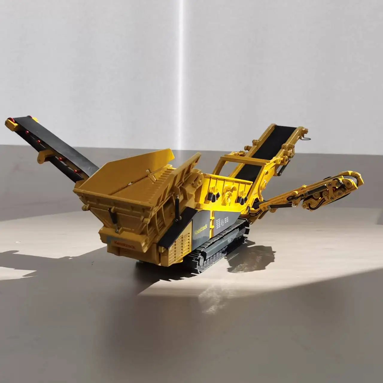 Keestrack Screening Crusher Crawler Transport Machinery 1:50 Scale Alloy Rare Engineering Car Model Toy Gift Collection Die-cast 19 Sc7276e93d3bc4ebb9fc24fe688ecc1f2V