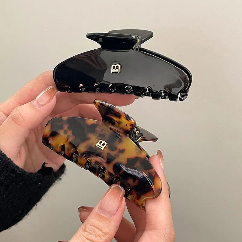 

New Letter B Hair Claws Girls Elegant Shark Clip High Ponytail Hair Grab Clip Headwear Women Fashion Barrettes Hair Accessories