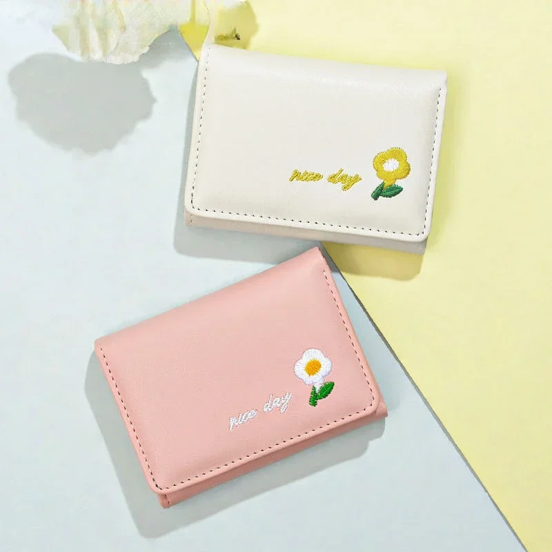

Dongxin New Cross-border Korean Version of Women's Short Wallet Tide Wallet Ins Fashion Simple Three Fold Short Clip