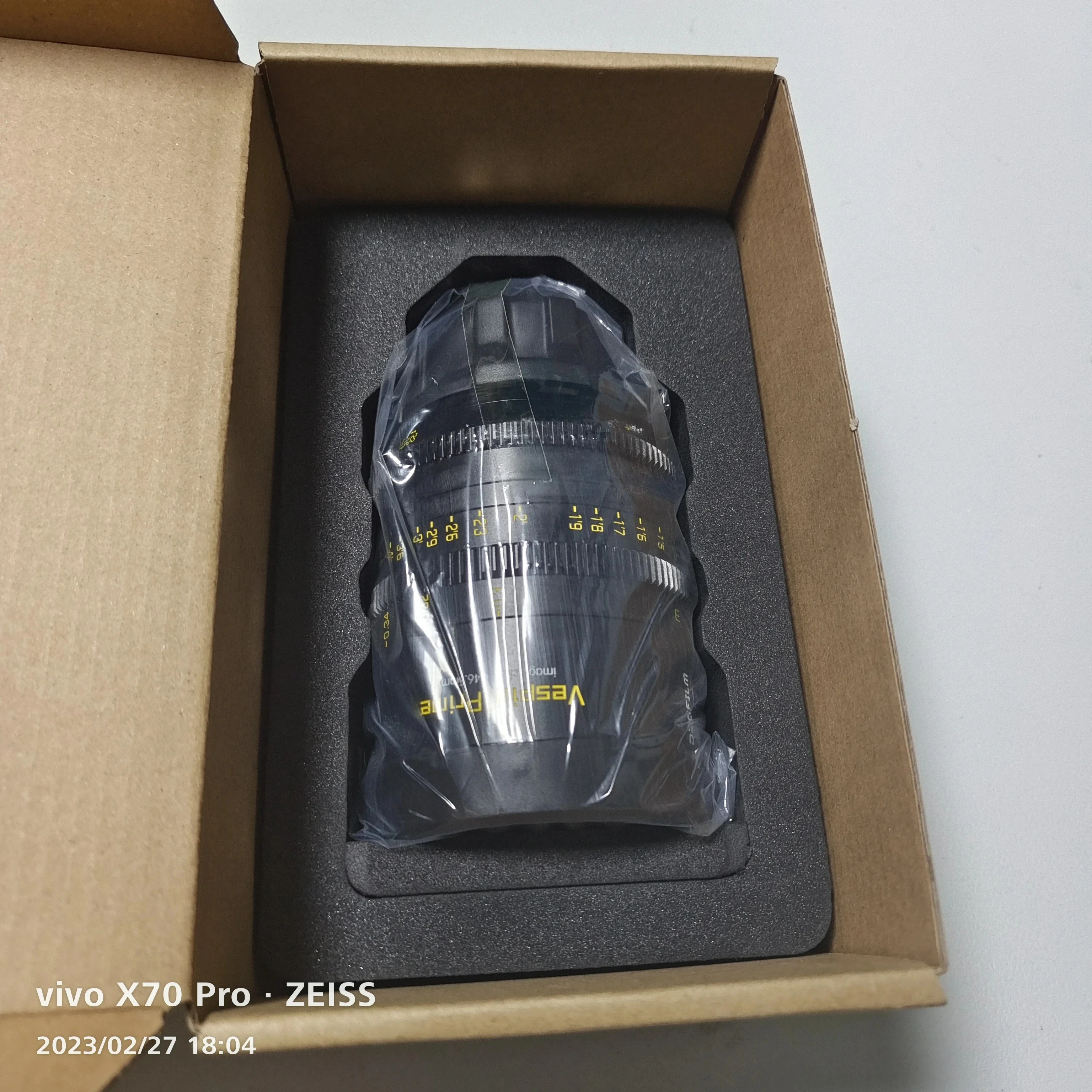 DZOFilm VESPID 사이버 풀프레임 35mm 50mm 75mm T2.1 ?프라임 렌즈 21 / 25 / 35 / 40 / 50 / 75 / 125mm T2.1 · (PL & EF 마운트)