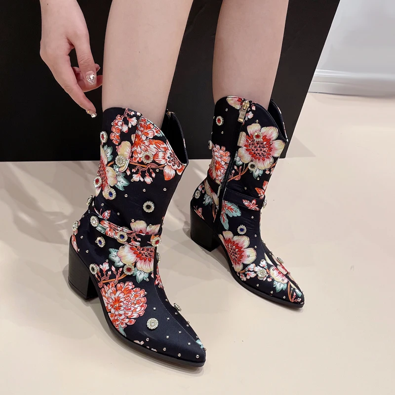 

Ботинки Челси женские до колена, винтажные длинные сапоги на низком каблуке, дизайнерская Осенняя квадратная обувь с заклепками и цветочным принтом, с острым носком