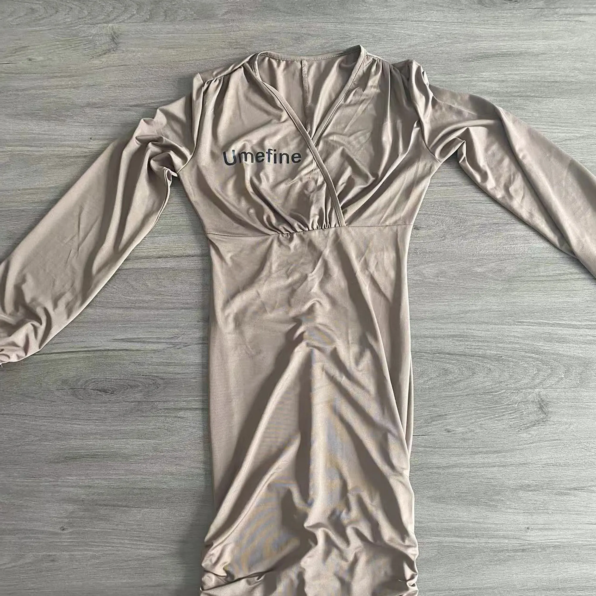 

Новая Осенняя Женская одежда, платье с V-образным вырезом и облегающей юбкой.