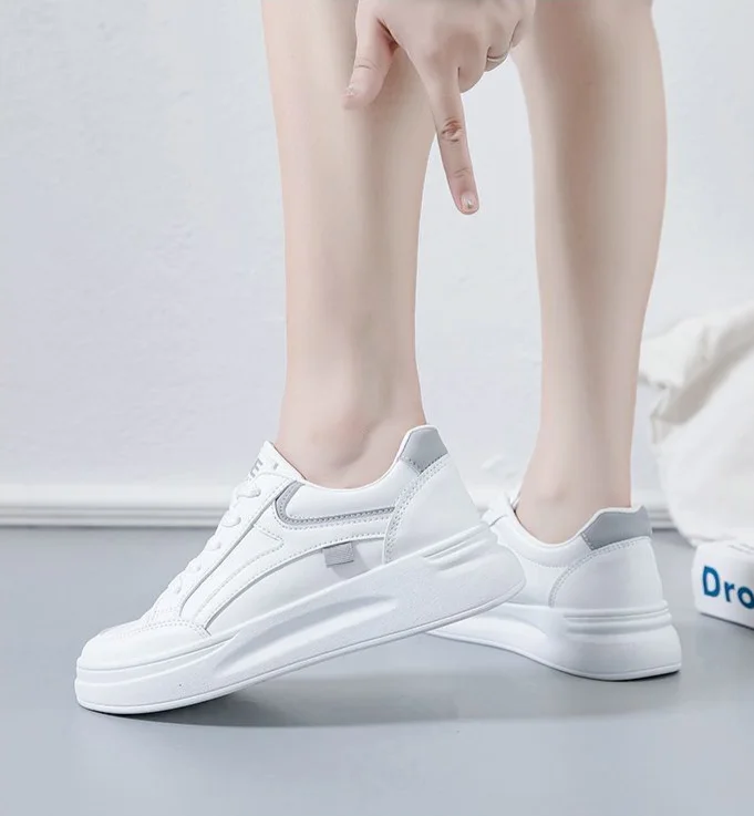 Bianco Primavera 2024 Nuovo Sport Studente Versatile Spesso Casual Tavola Morbida Suola Corsa Scarpe da Donna Scuola Media_voghion.com