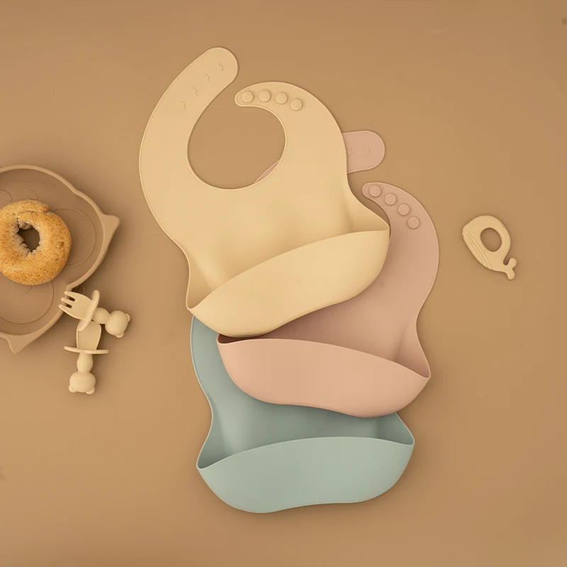 Bavaglini impermeabili in silicone per bambini Bavaglino regolabile per mangiare con tasca per ragazzi e ragazze Roba per l'alimentazione del bambino antisporco BPA gratuito - immagine 5