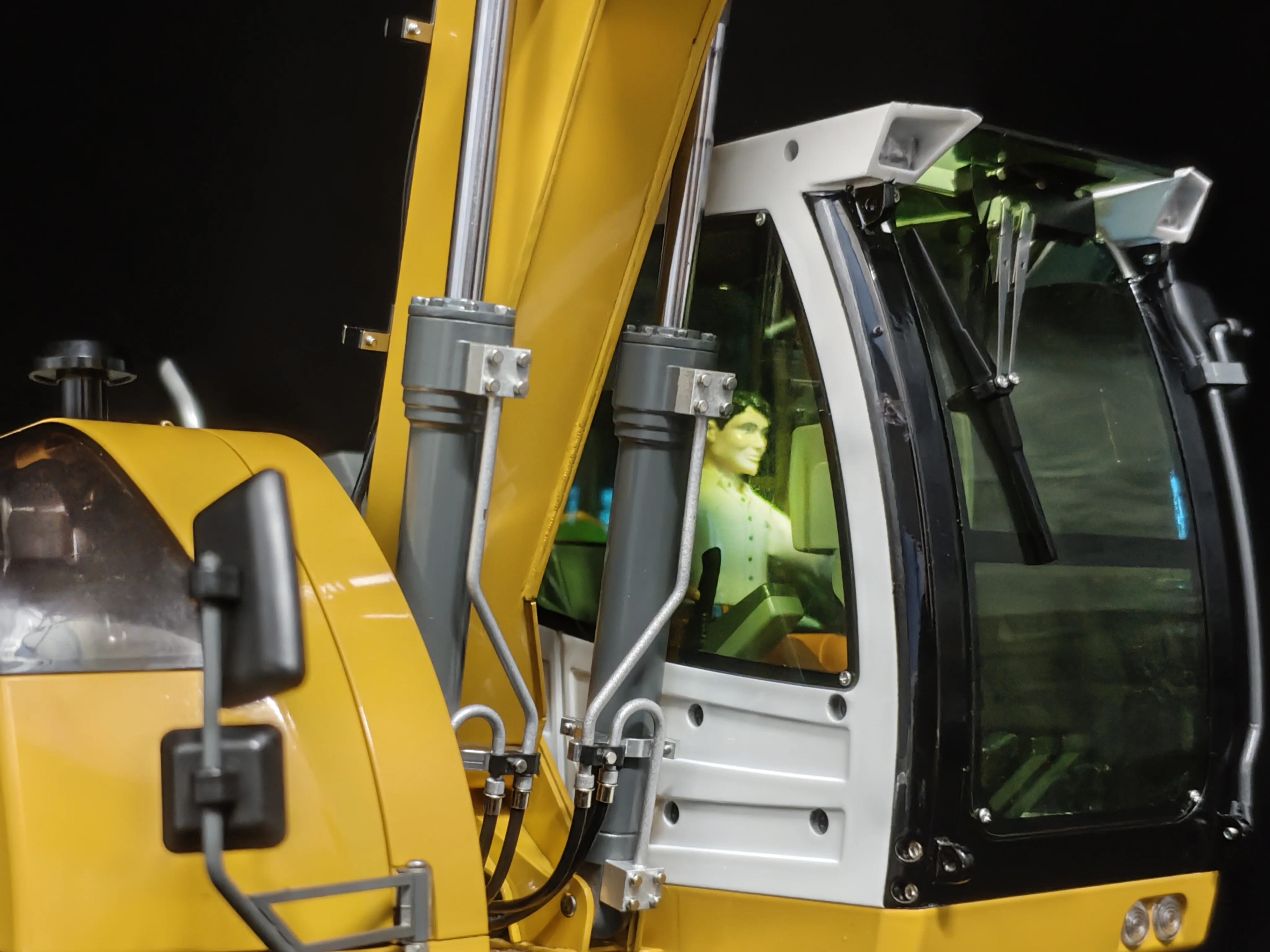 R920 JDM 208 RC Hydraulic Excavator RTR 1/14 Scale Remote Control Metal Digger Machine Model Construction Vehicles Lights Sounds 6
