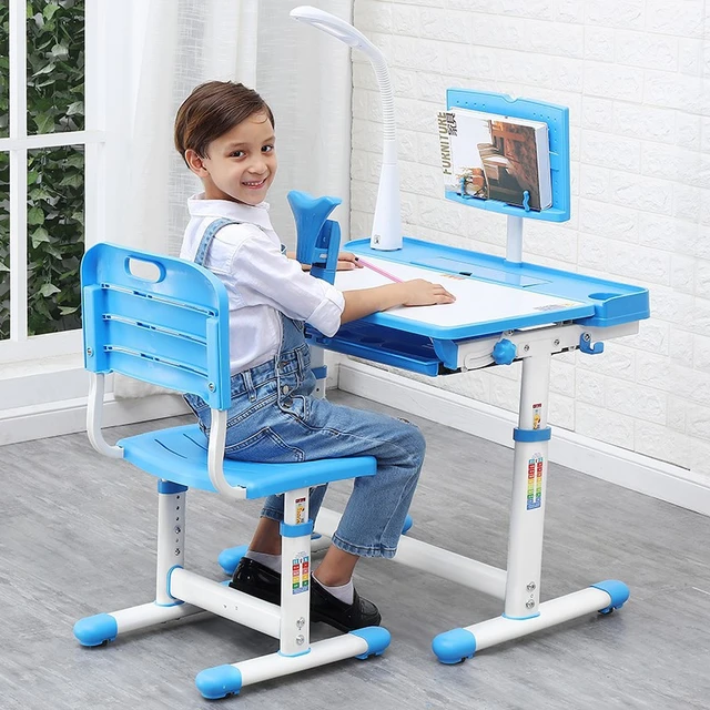 Silla para niños. Escritorio para niños.