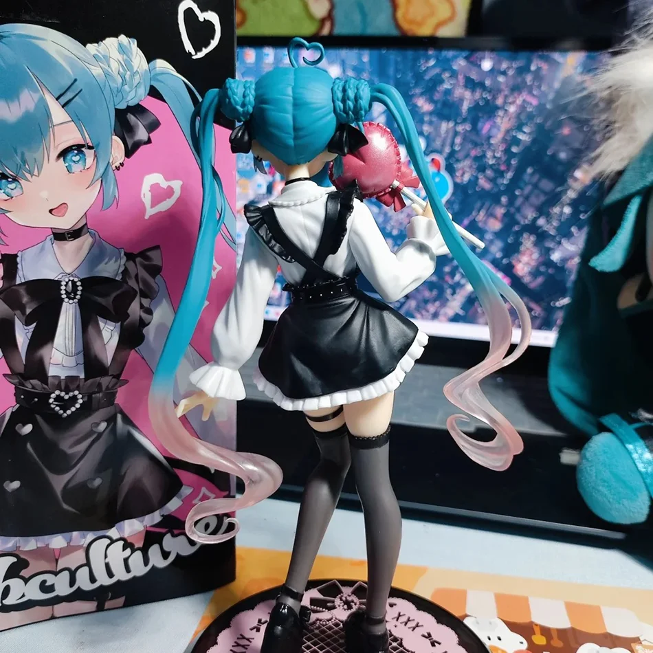 Hatsune Miku Kawaii Anime Figurine - 18cm Collectible Action Figure Gift