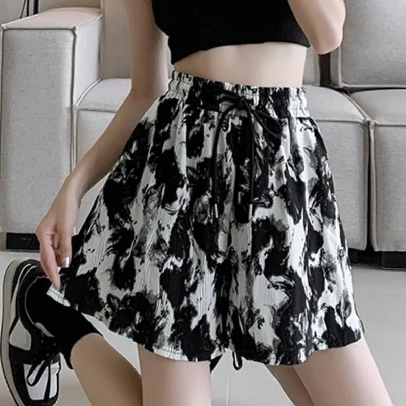 Ice Silk Wide Legged Women's 2024 Summer Spliced Elastic Waist Pocket Drawstring Printed Fashion Loose Slimming Sports Shorts