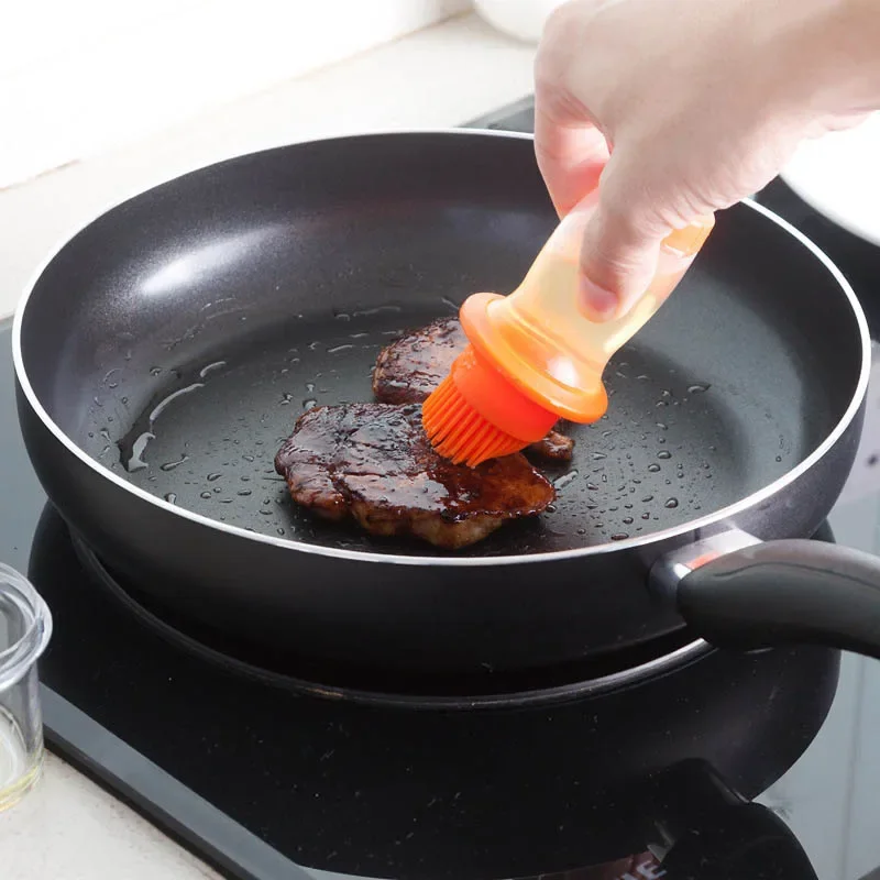 Silicone BBQ Grill Oil Bottle with Brushes BBQ Heat Resistant Baking Oil Brushes with Case Kitchen Tools Cover Tool