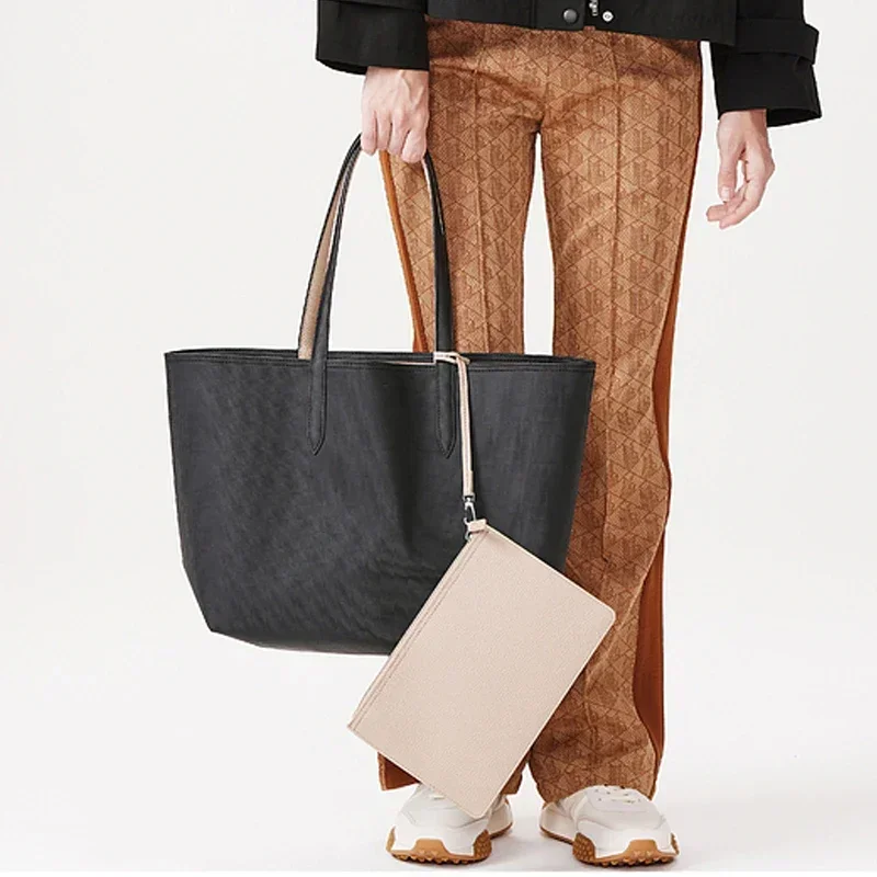 مجموعتان من حقائب اليد النسائية ذات السعة الكبيرة،...