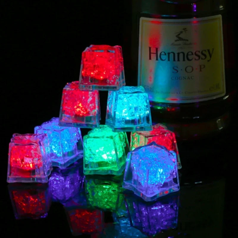Cubetti di Ghiaccio LED Multicolore Lampeggianti all'Ingrosso, Cubetti