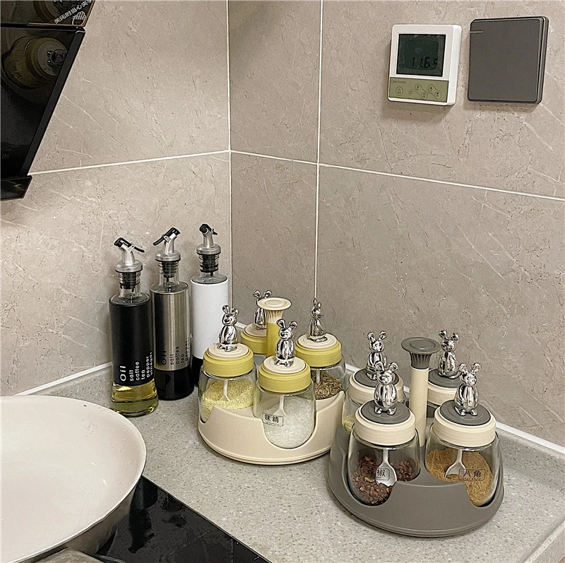 

Rotating seasoning box household kitchen seasoning tank storage box glass salt tank monosodium glutamate seasoning bottle