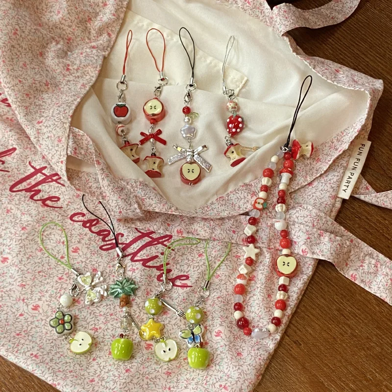 

New Summer Fresh Apple Phone Chain Keychain Handmade Beaded Cute Red Apple Emoji Bag Pendant Decoration Halloween Gift Wholesale