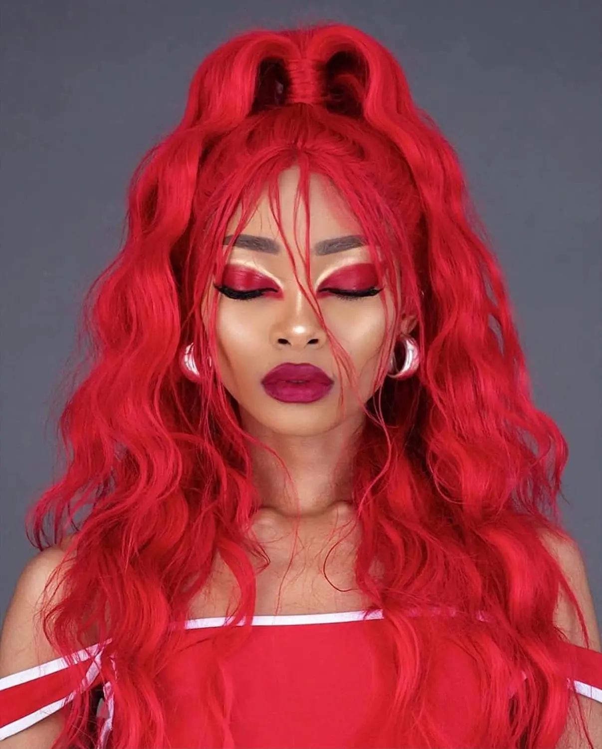 

Rosastar High Quality Long Red Wavy With Bangs Realistic Wigs Natual Synthetic Heat Resistant Hair Wig ForWomen for Any Occasion