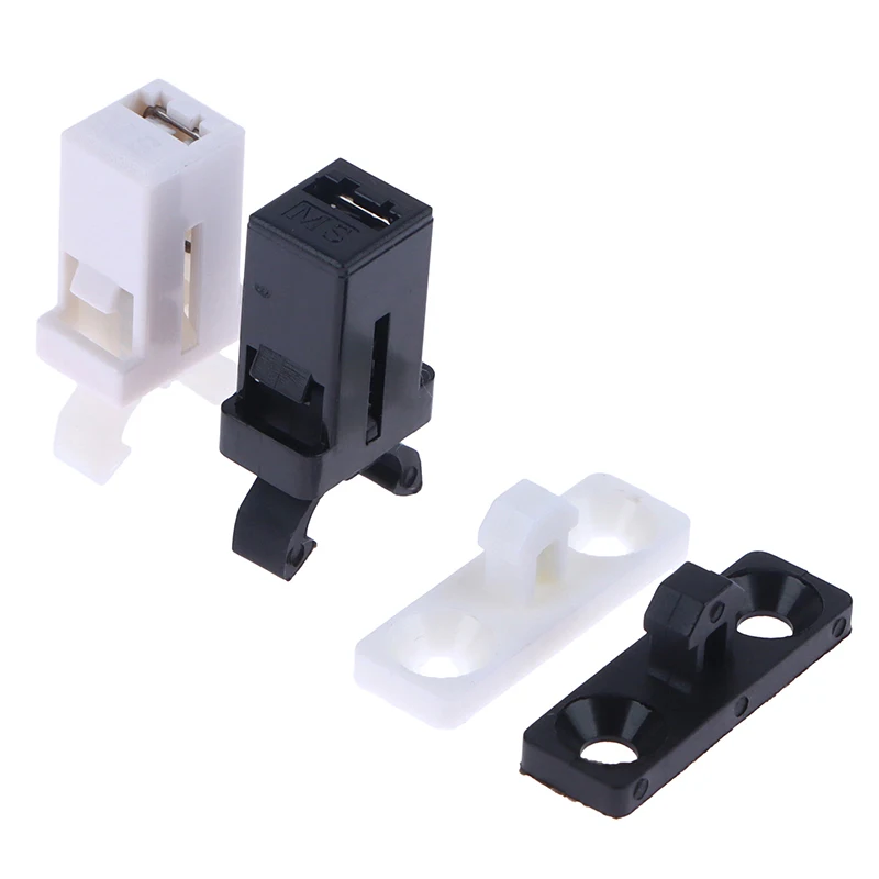 Bidone Della Spazzatura Bidone Della Spazzatura Blu Con Spreco Differente Dentro Plastica Carta Bottiglie Ed Altri Rifiuti Domestici Di Vetro Image148163923