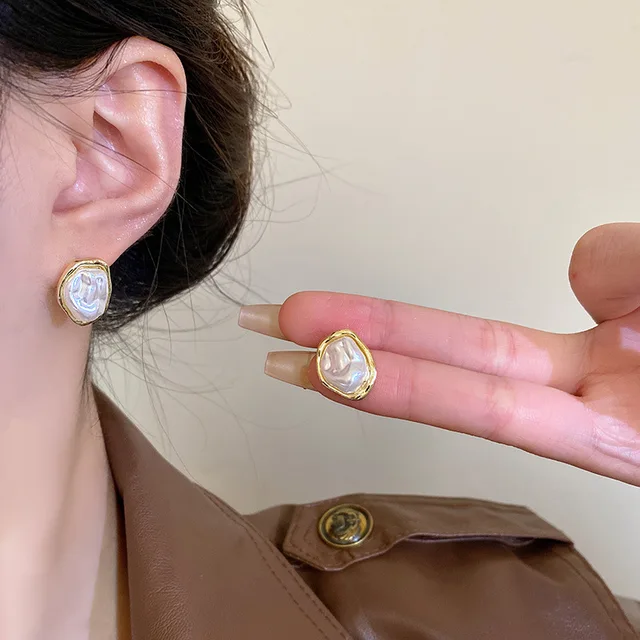 Geometric Irregular Round Metal Pearl Earrings 2