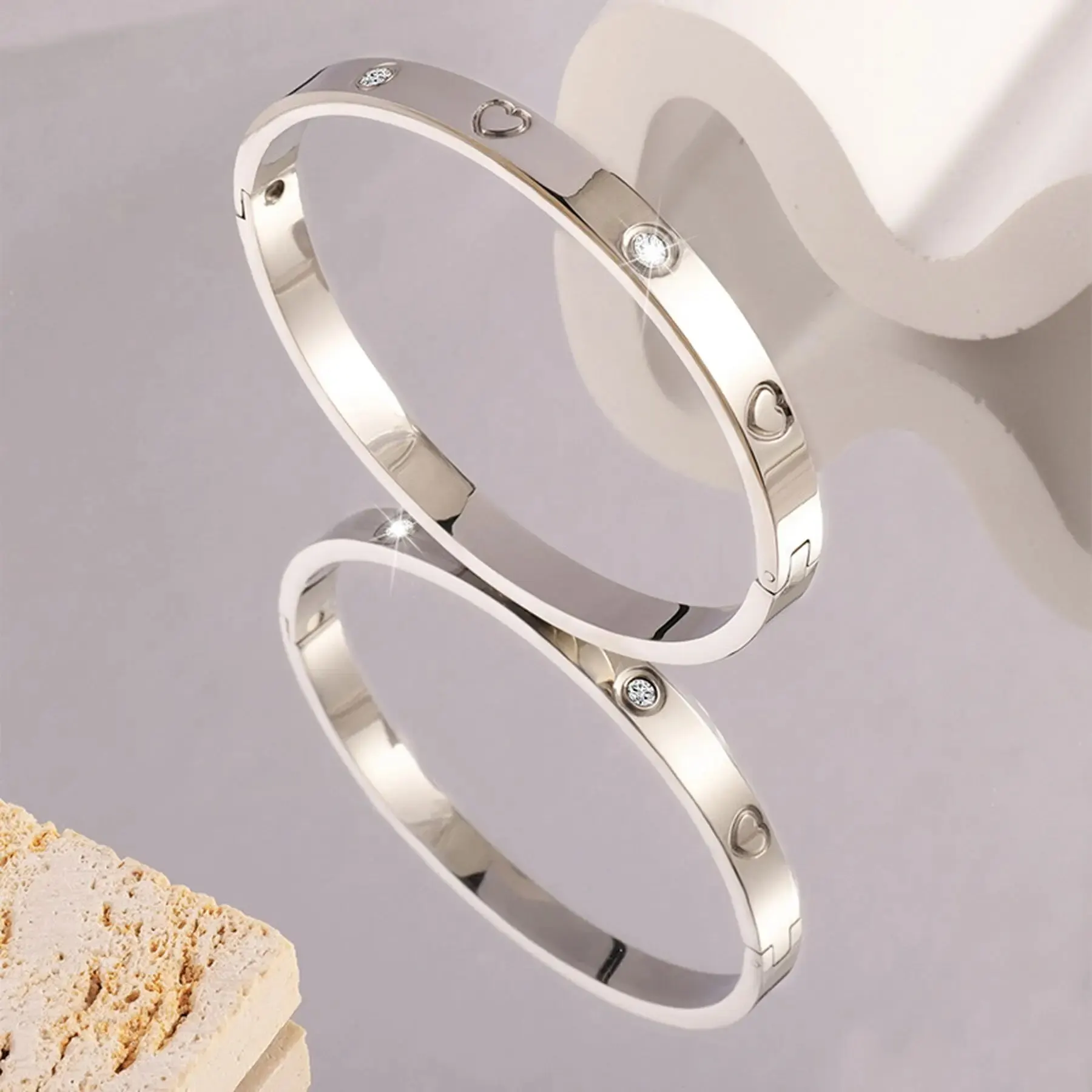 Unisex Minimalist Stainless Steel Bracelet for All Seasons Hot-Selling Personalized Design with One Heart and Diamond Sc74bab30606c45c88ab183eac81c41aan
