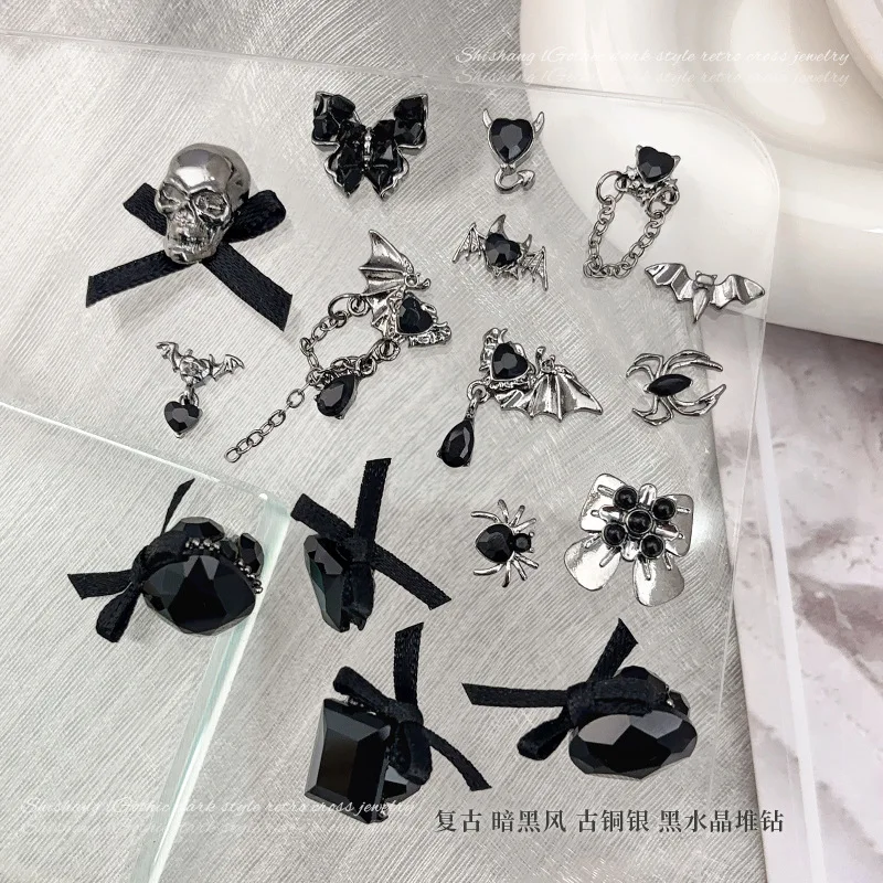 10PCS 펑크 다크 블랙 다이아몬드 박쥐 거미 해골 거즈 활 악마 날개 펜던트 네일 아트 라인 석 장식 매니큐어 매력