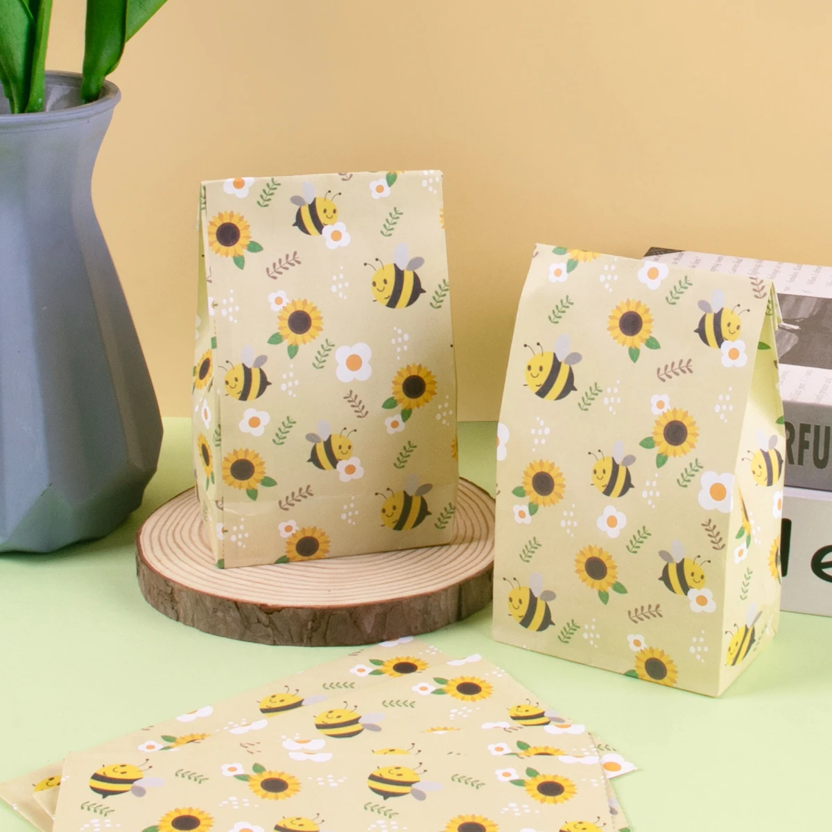 10/20PCS Yellow Bee Gift Bags – Cute Bee and Sunflower Print Paper Bags for Birthday Pa... - SKU YBGB2043 - UGI Packaging