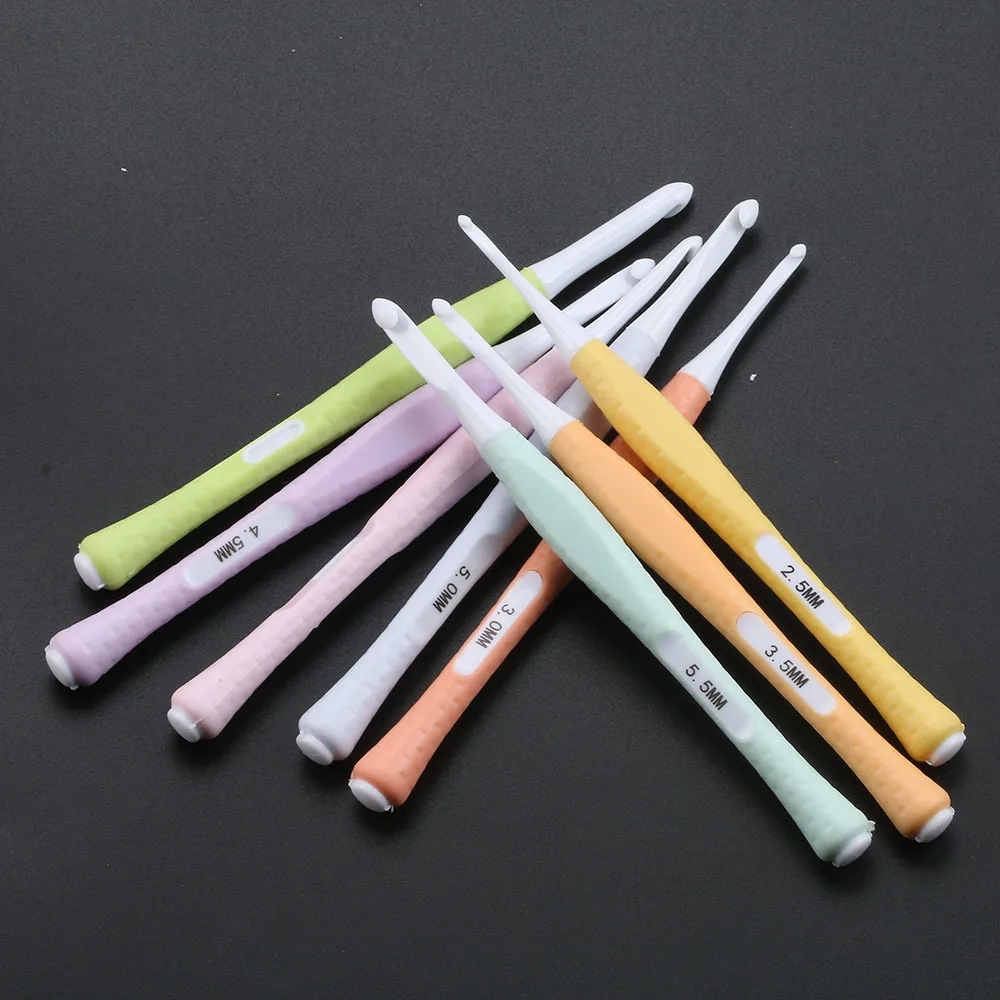 Inline Crochet Hooks Ergonomic Crochet Hook Set 2.5mm to 6mm Crocheting Plastic Hook Needles for Yarn Craft