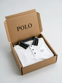 Classica polo bianca con colletto a contrasto e logo ricamato