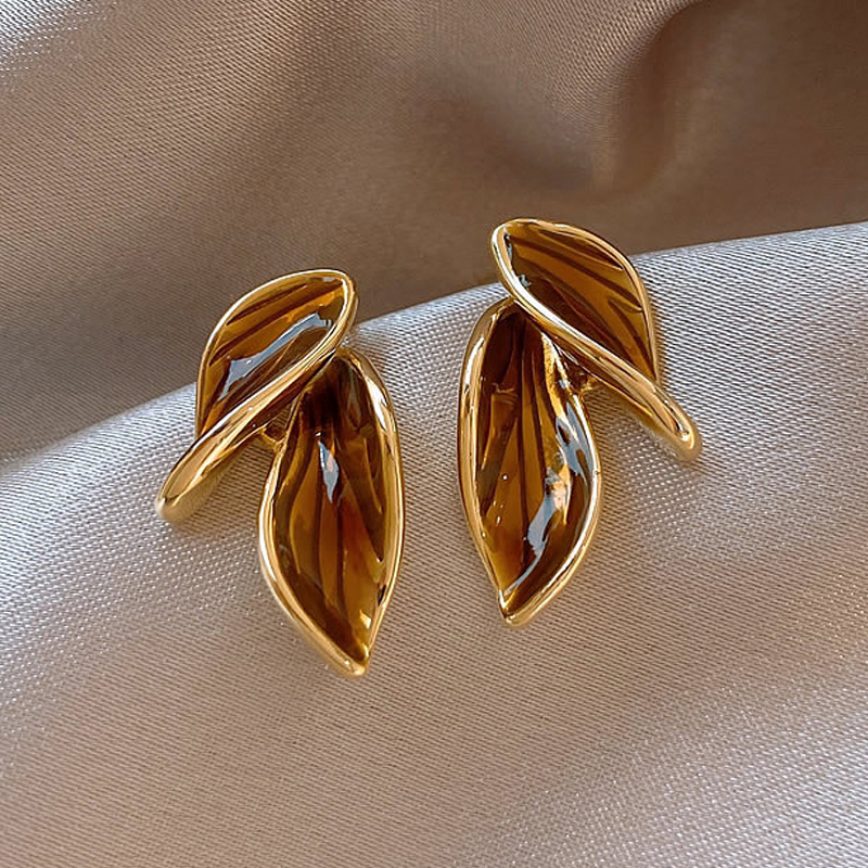 Brown Acrylic Leaf Stud Earrings for Women Golden Plant Jewelry Trendy Girls Simple Small Cute Earrings Accessories Gift