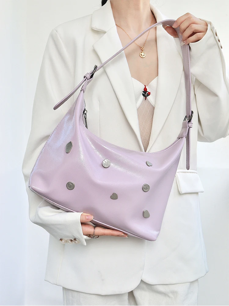 Light Luxury High Quality Pu Soft Leather Metal Emblem Decorative Pillow Bag New Fashion Simple Casual Shoulder Bag For Women