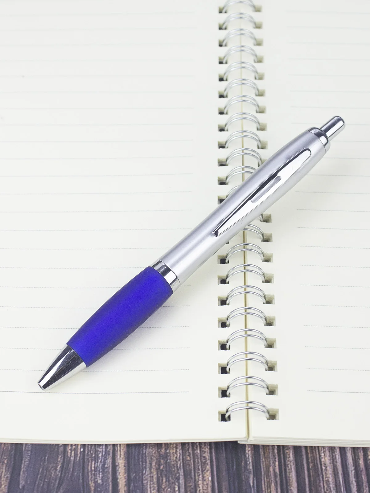 Ballpoint pen retractable plastic gourd ball pen