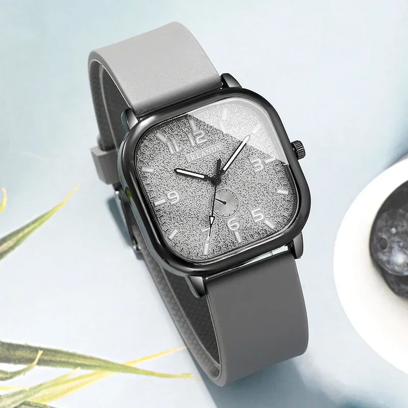ManWomens Fashion Elegant Flower Quartz Watch Versatile Daily Wearing
